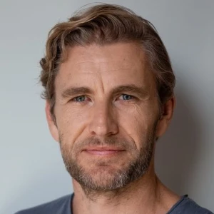 Бретт Такер