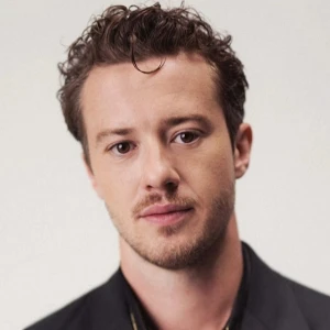 Джозеф Куинн