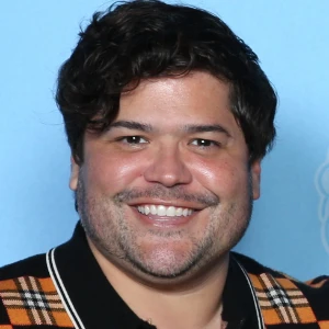 Кто озвучивает Харви Гильена