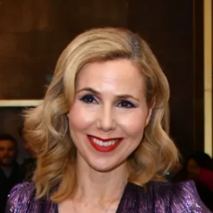 Салли Филлипс