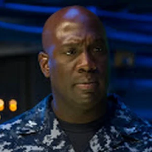 Кто озвучивает Расселла Хэмптона