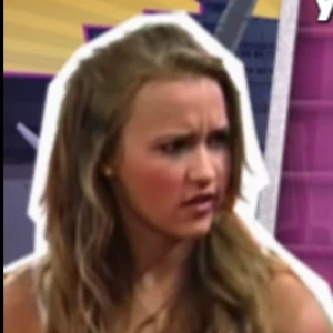 Кто озвучивает Лили Траскотт