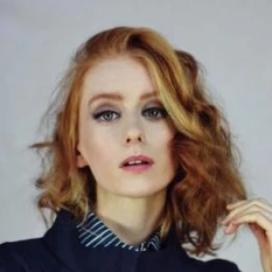 Кто озвучивает Лорен Маккрости