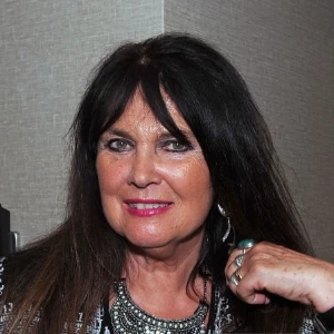 Кэролайн Манро