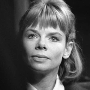 Кто озвучивает Джилл Беннетт