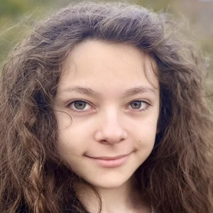 Кто озвучивает Реми Эджерли