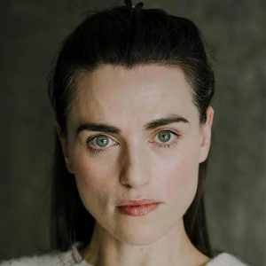 Кто озвучивает Кэти Макграт