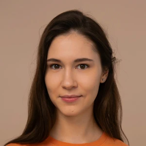 Диктор Мишкеева Элина фото